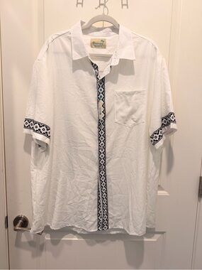 Royaura Men's White
Hawaiian Button-Down Shirt with Geometric Floral Trim XXL